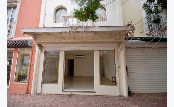 2 storey commercial unit in Philipsburg