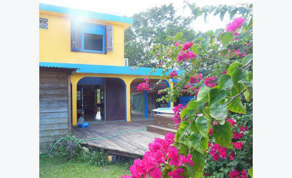 Les Abymes belle et grande maison P5...