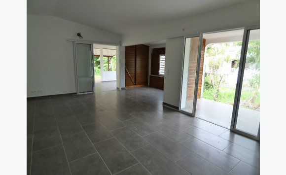 Villa les Abymes de 4 pièces 94, 2m2