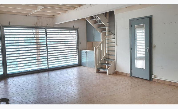 commercial walls with corner windows (1st floor)