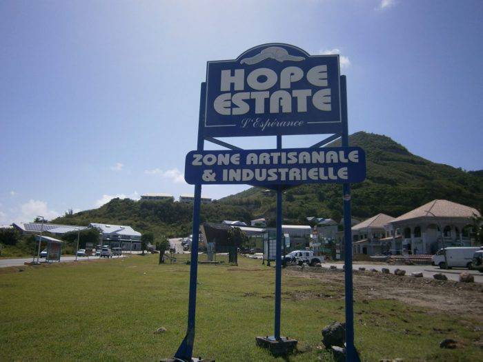 Hope estate Local de 80 m² avec vitrine 1 450 € Bureaux