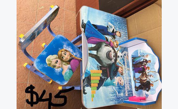 Frozen Kids Table Chair Set