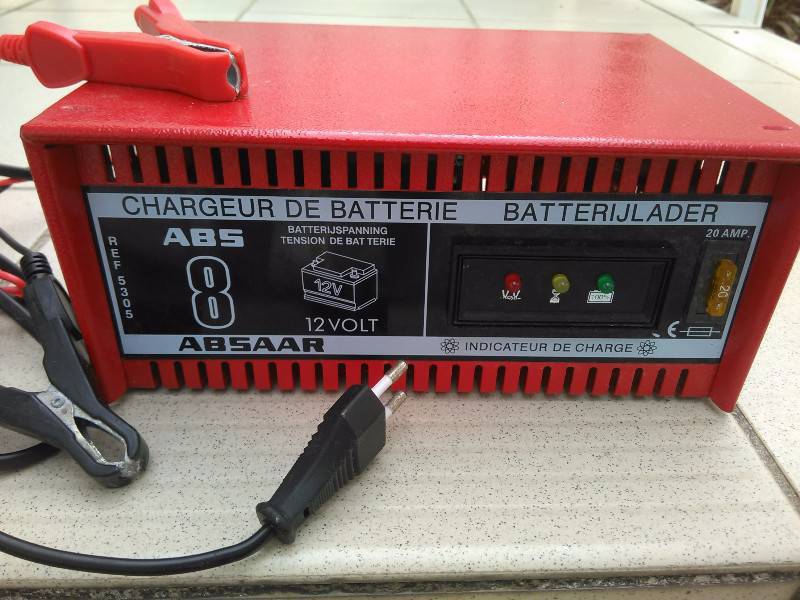 CHARGEUR DE BATTERIE 11Amp 12V ABSAAR ABSAAR - Batterie - Démarrage -  Éléctricité