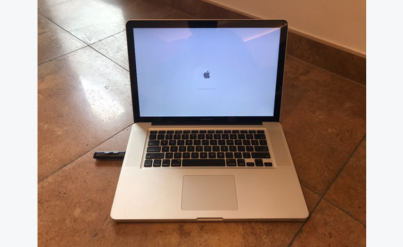 apple 2011 macbook pro trading