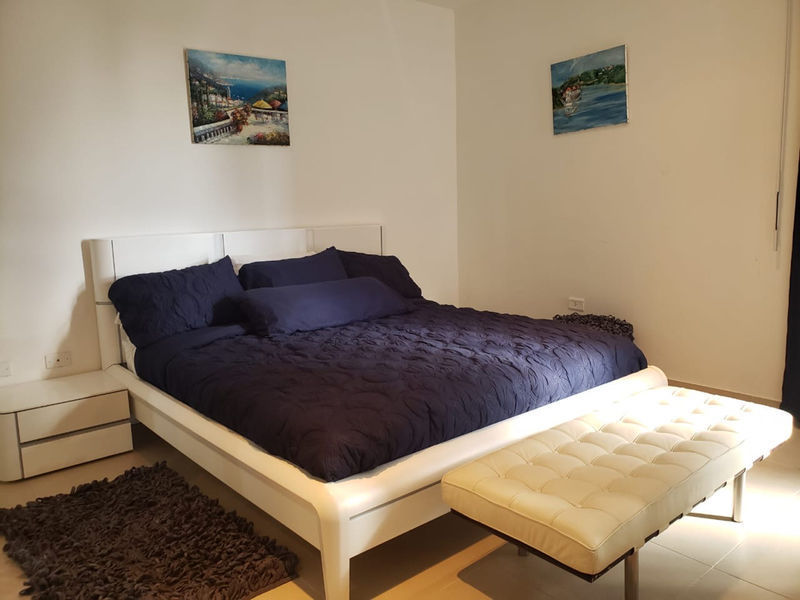 slaapkamer blauwe marine (volledig gemeubileerd) - huur Sint •