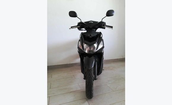 Yamaha 125cc scooter like new - Motorbikes - Scooters - Quads 