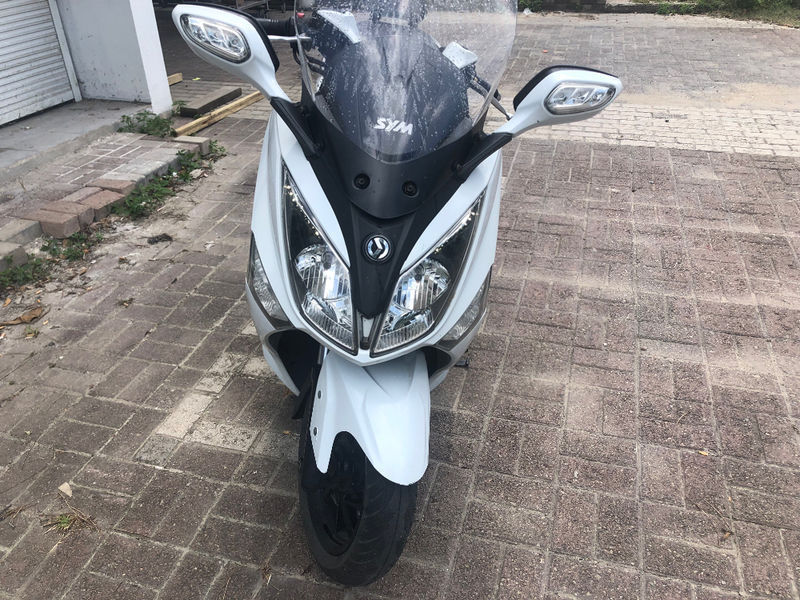 Maxi scooter sym 300 cm3 Motorbikes scooters quads Saint Martin Cyphoma