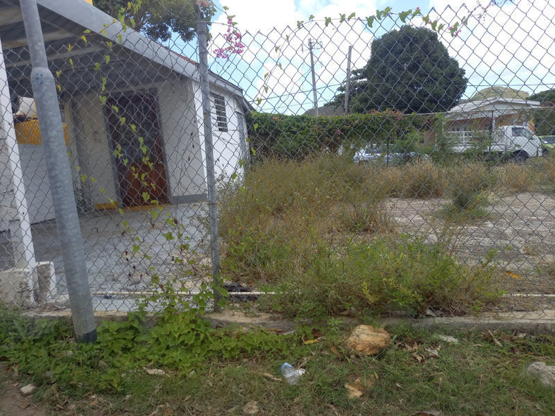 Cole bay land for rent/terrain commercial Shared Rentals Sint Maarten