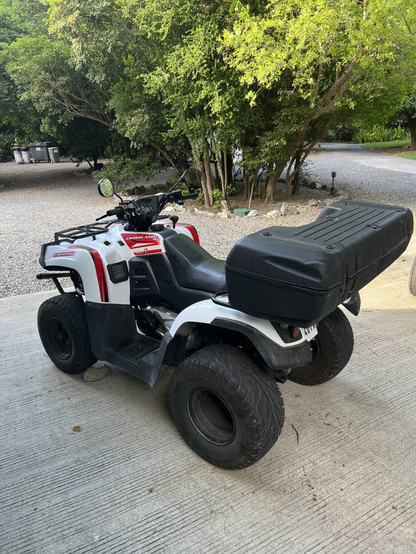 Quad aeon Motorbikes, scooters & quads Saint Barthélemy • Cyphoma