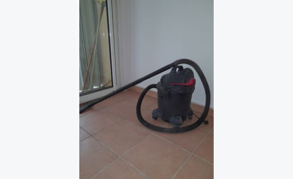 1400 Watt Vacuum Cleaner - Household Electrics Saint Martin • Cyphoma